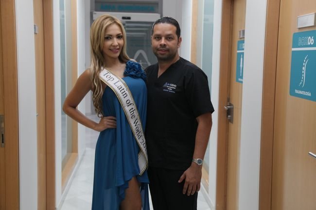 Ourense. 2-08-2016. Alejandro Acuña y la miss colombiana Malka Devenish Macía. Paz