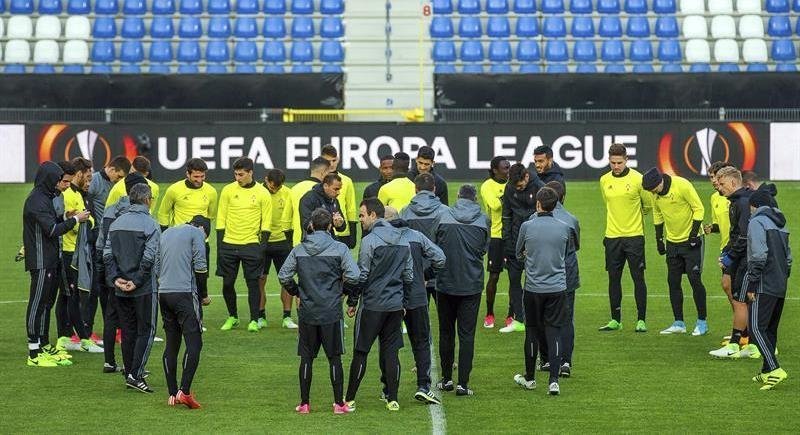 Los jugadores del Celta de Vigo, durante el entrenamiento del equipo en Genk, Bélgica