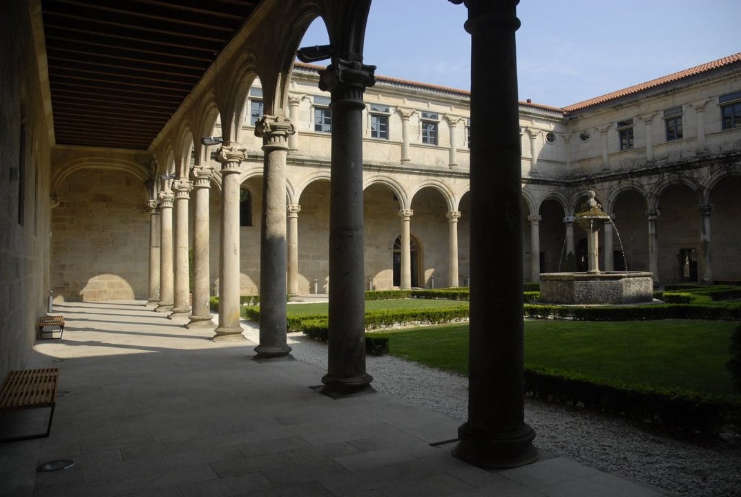 07-09-10 claustro del monasterio de San Clodio, Leiro