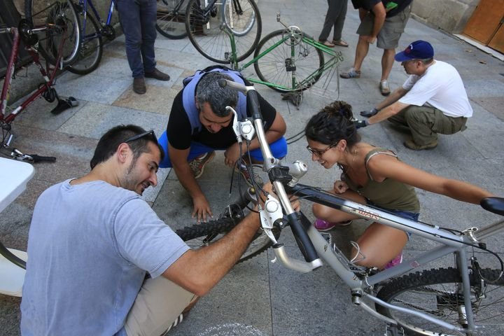 ourense 26-7-2017, iniciativa reparacion bicicletas