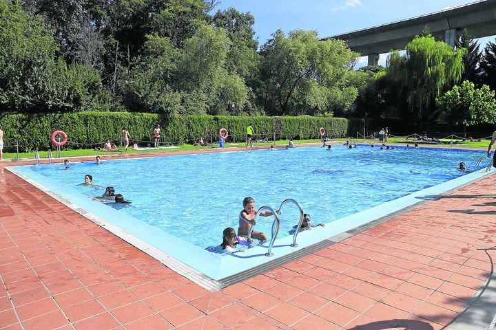 Ourense 18/8/2017, piscina A Valenza