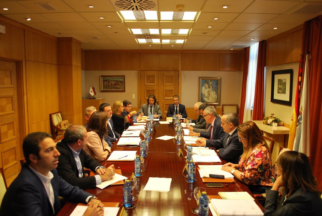 Reunión de las administraciones, ayer en Santiago.