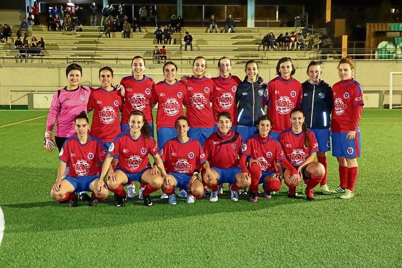 OURENSE. 05/11/2017. Mas Deporte. Partido de futbol femenino de la UD Ourense en el Pabellon de Os Remedios. IVAN DACAL