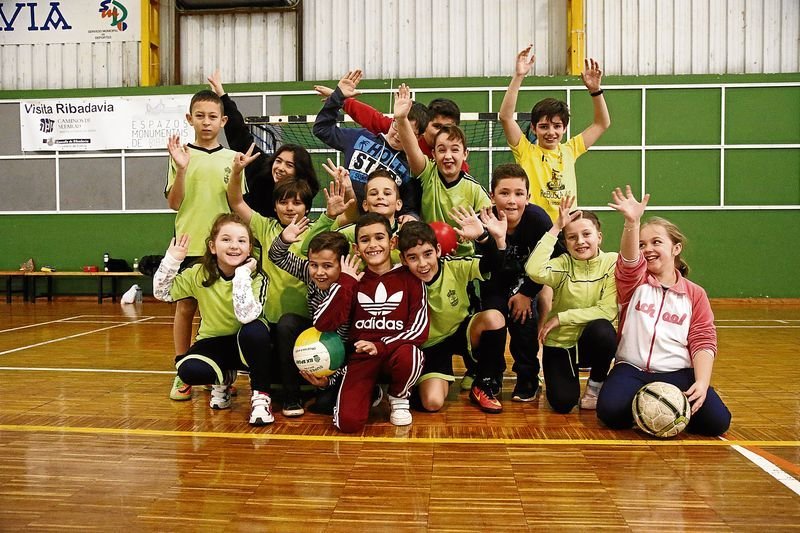 RIBADAVIA, OURENSE 23/11/2017 Deporte escolar en el pabellon de deportes de Ribadavia, CEIP de Arnoia, foto Gonzalo Belay