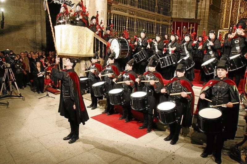 concierto de la real banda de gaitas en la catedral