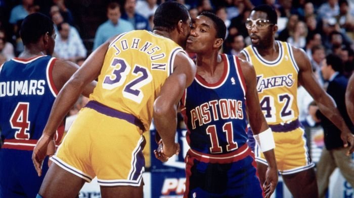 AUBURN HILLS, MI - 1990: Isiah Thomas #11 of the Detroit Pistons kisses Magic Johnson #32 of the Los Angeles Lakers circa 1990 at the Palace of Auburn Hills in Auburn Hills, Michigan. NOTE TO USER: User expressly acknowledges and agrees that, by downloading and or using this photograph, User is consenting to the terms and conditions of the Getty Images License Agreement. Mandatory Copyright Notice: Copyright 1990 NBAE (Photo by NBA Photos/NBAE via Getty Images)