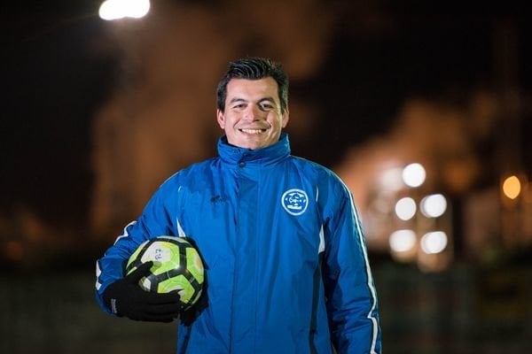 SAN CIBRAO DAS VIÑAS (CAMPO DE FÚTBOL ANTONIO GONZÁLEZ). 27/02/2018. OURENSE. Retrato del entrenador del equipo de fútbol Polígono San Ciprián, Adrián Varela. FOTO: ÓSCAR PINAL