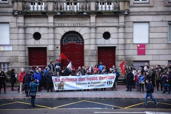 OURENSE (SUBDELEGACIÓN DO GOBERNO). 15/03/2018. OURENSE. Manifestación organizada por el sindicato CIG para denunciar la mísera subida que representa el 0,25% a las pensiones. FOTO: ÓSCAR PINAL
