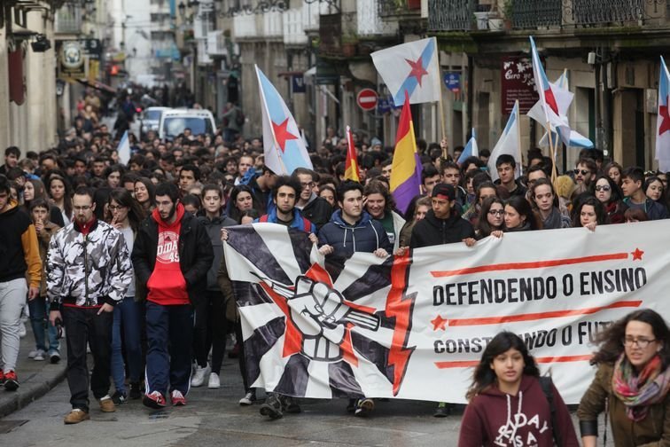 Ourense. 13-04-2016. Protesta estudiantil contra la Lonce. Paz