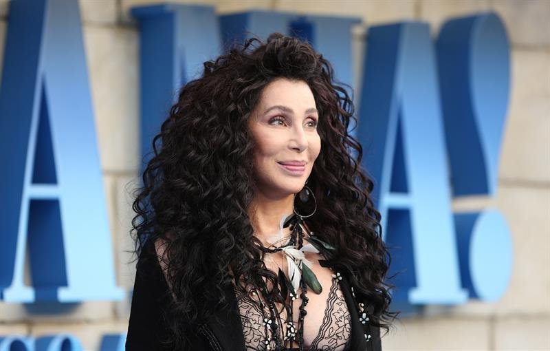 La actriz y cantante estadounidense Cher posa durante el estreno mundial de Mamma Mia! Here We Go Again!