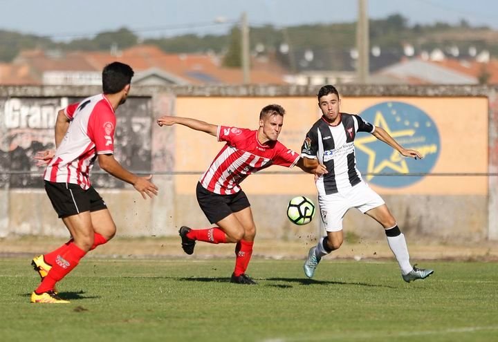 Xinzo de Limia. 26/08/2018. Partido de fútbol de preferente sur entre el Antela y el Ponteareas.
Foto: Xesús Fariñas
