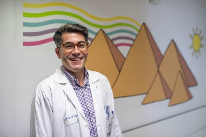 Santiago Fernández Cebrián, jefe del servicio de Pediatría del CHUO.