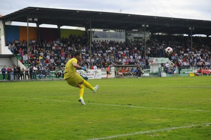 El meta del Ourense CF Michi volverá al once ante el Ferrol (MARTIÑO PINAL)