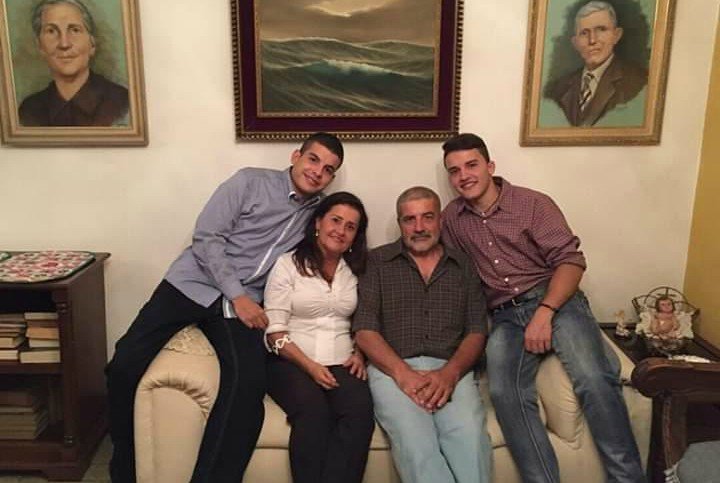 Última imagen de la familia antes de separarse, en octubre de 2017. De izquierda a derecha: Xabier Cid, Ysabel Guerra, José Cid y Brais Cid en su casa de Turmero, capital del estado de Araguas, en Venezuela.