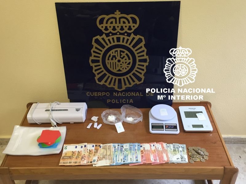 La droga intervenida durante la operación llevada a cabo en casa de la acusada, en Ourense.