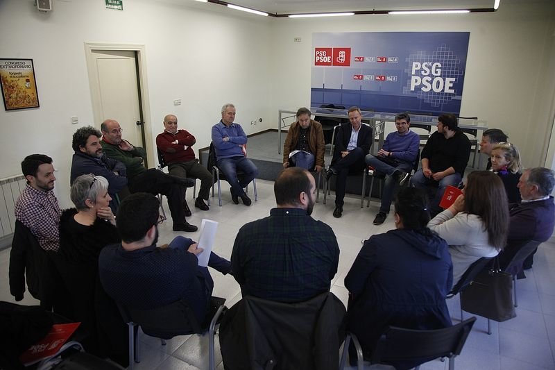 El comité de campaña del PSOE, reunido este miércoles. Villarino presidió el encuentro.