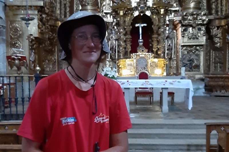 Petra Semper durante su visita a la iglesia de Celanova.