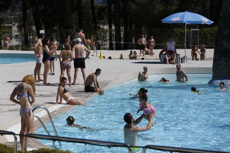 Monterrei (O Pereiro de Aguiar). 05/07/2020. Alerta amarilla por calor en Ourense. Enla foto las piscinas de Monterrei.
Foto: Xesús Fariñas