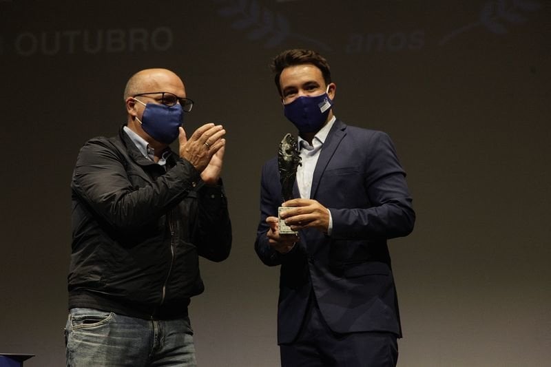 Baltar y Alfonso Núñez, de Atlas Galicia, quien recogió el premio en nombre del equipo de la ficción de Mediaset (MIGUEL ÁNGEL).