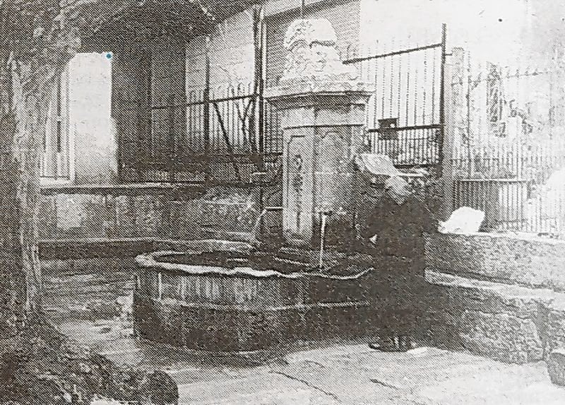 Fuente del barrio de Flores, con 105 años de antigüedad.