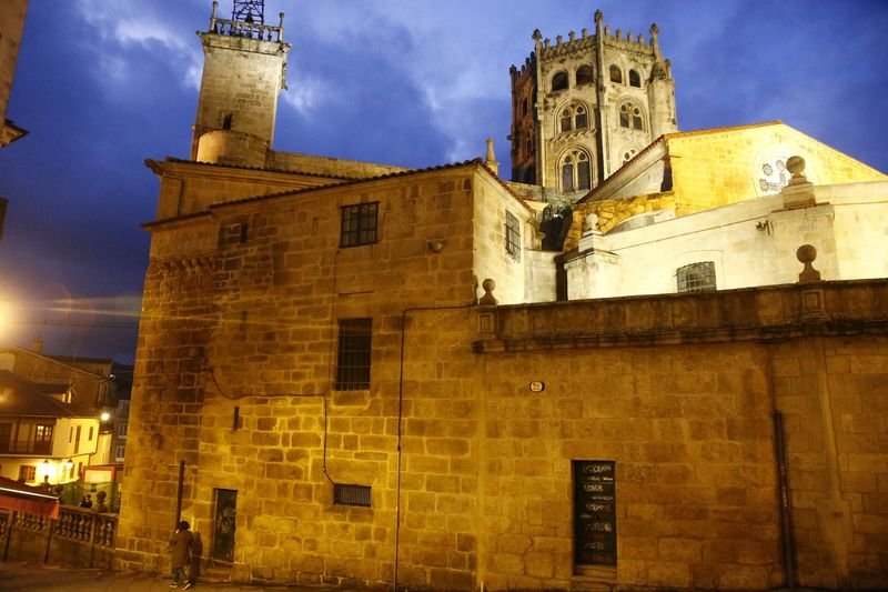 OURENSE 29/12/2017, Catedral de Ourense, zonas poco iluminadas, foto Gonzalo Belay