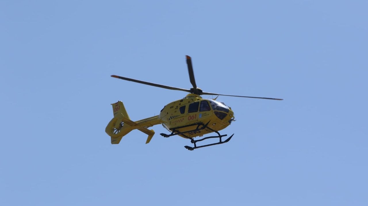 El helicóptero medicalizado en Ourense (I.D).