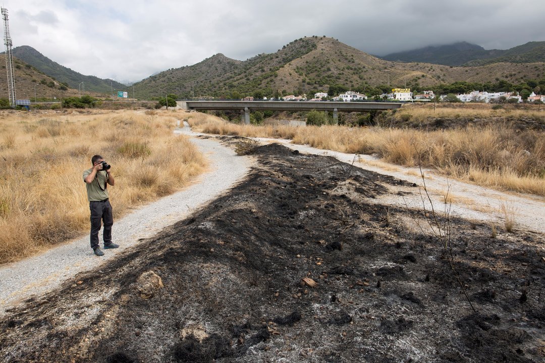  Zona quemada donde apareció el cadáver una mujer de nacionalidad rusa en Rincón de la Victoria. 