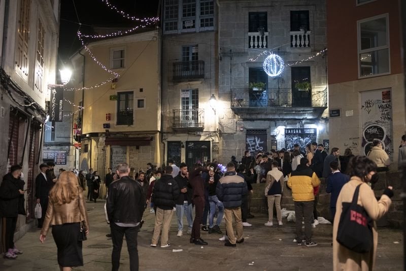 Ourense. 01/01/2022. Pouco ambiente na noite de Fin de Ano polas rúas de Ourense cas novas restriccións impostas pola Xunta de Galicia.
Foto: Xesús Fariñas