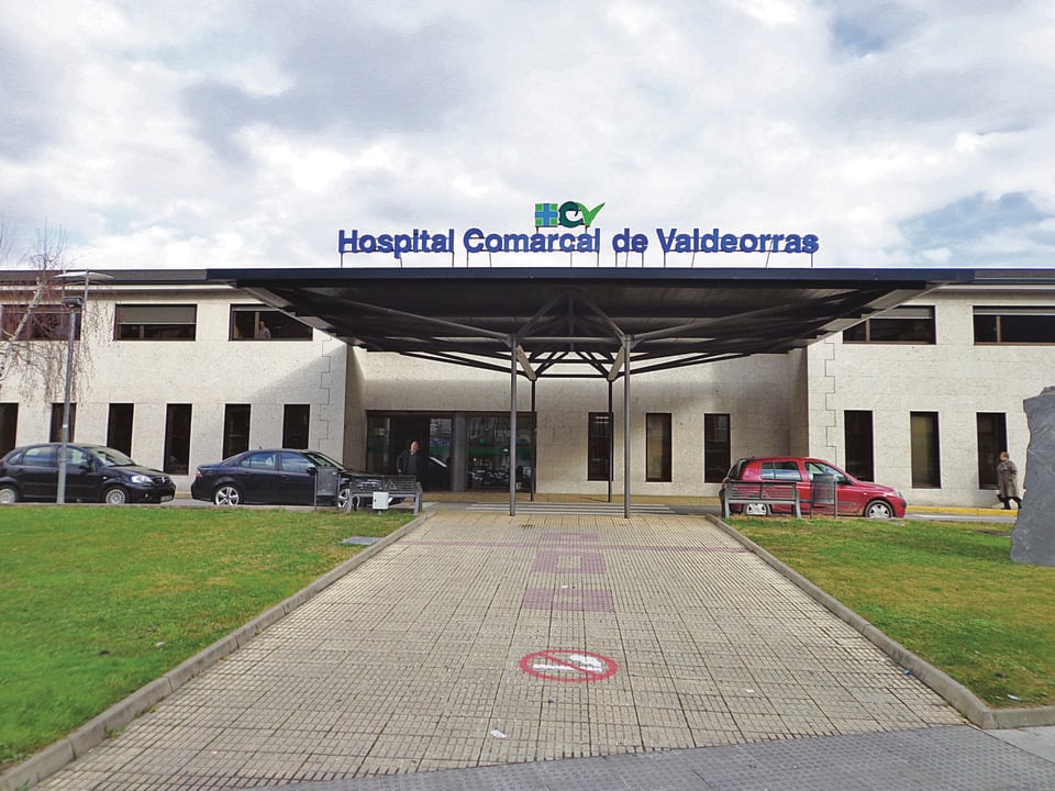 Fachada principal del Hospital Público Valdeorras. (J.C.)