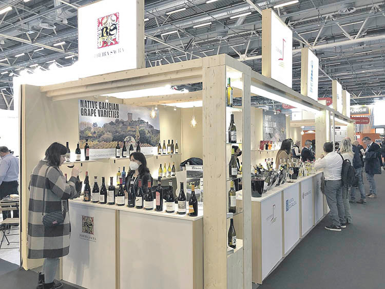 Stand con los vinos de la Ribeira Sacra en la Wine Paris & Vinexpo Paris 2022.