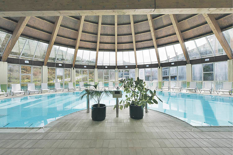 La piscina termal del balneario de Lobios ya está lista para recibir a los bañistas.