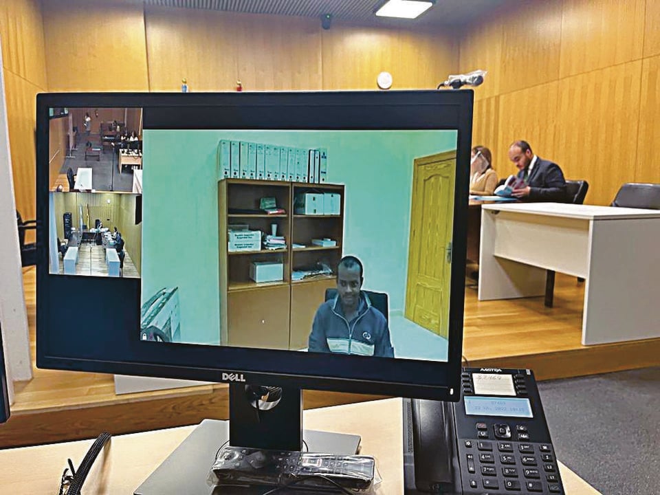 El inculpado declaró por videoconferencia desde Lorca. (M.S.)
