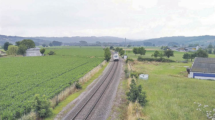 La línea entre Ourense y Lugo.