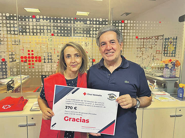 Mariví Núñez y José Fernández, en la sede de Cruz Vermella.