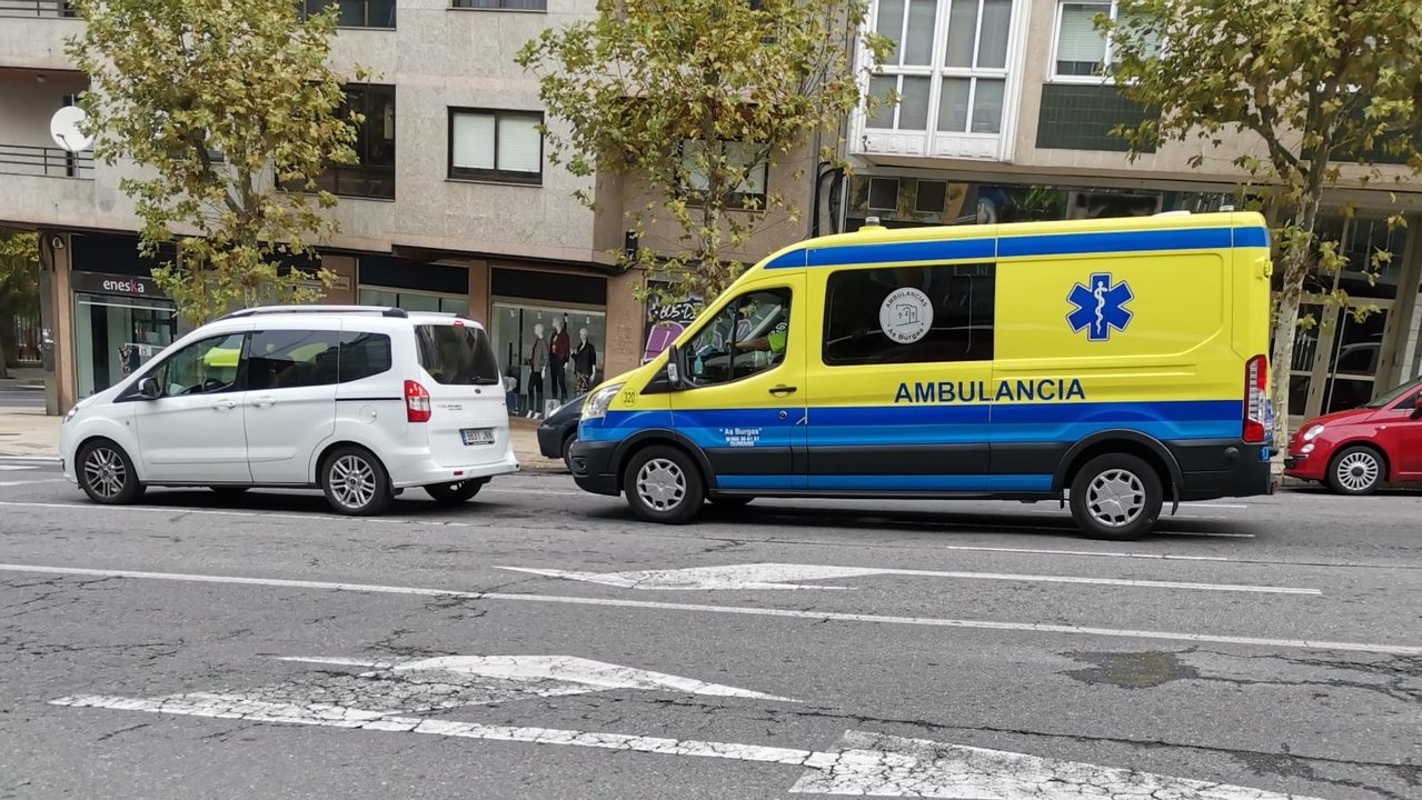 Ambulancia en Ourense (ARCHIVO).