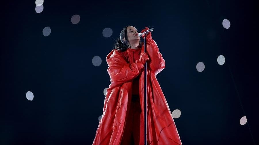 Rihanna, durante su actuación en la SuperBowl (EFE).