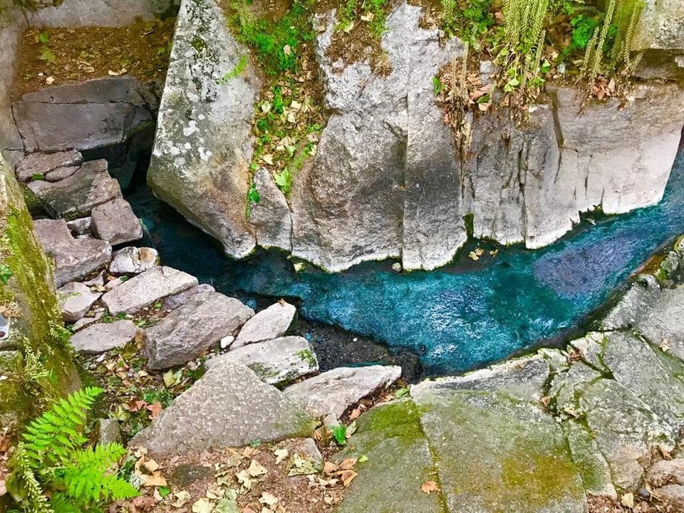 El manantial de aguas termales y mineromedicinales de Brués, en el municipio de Boborás.