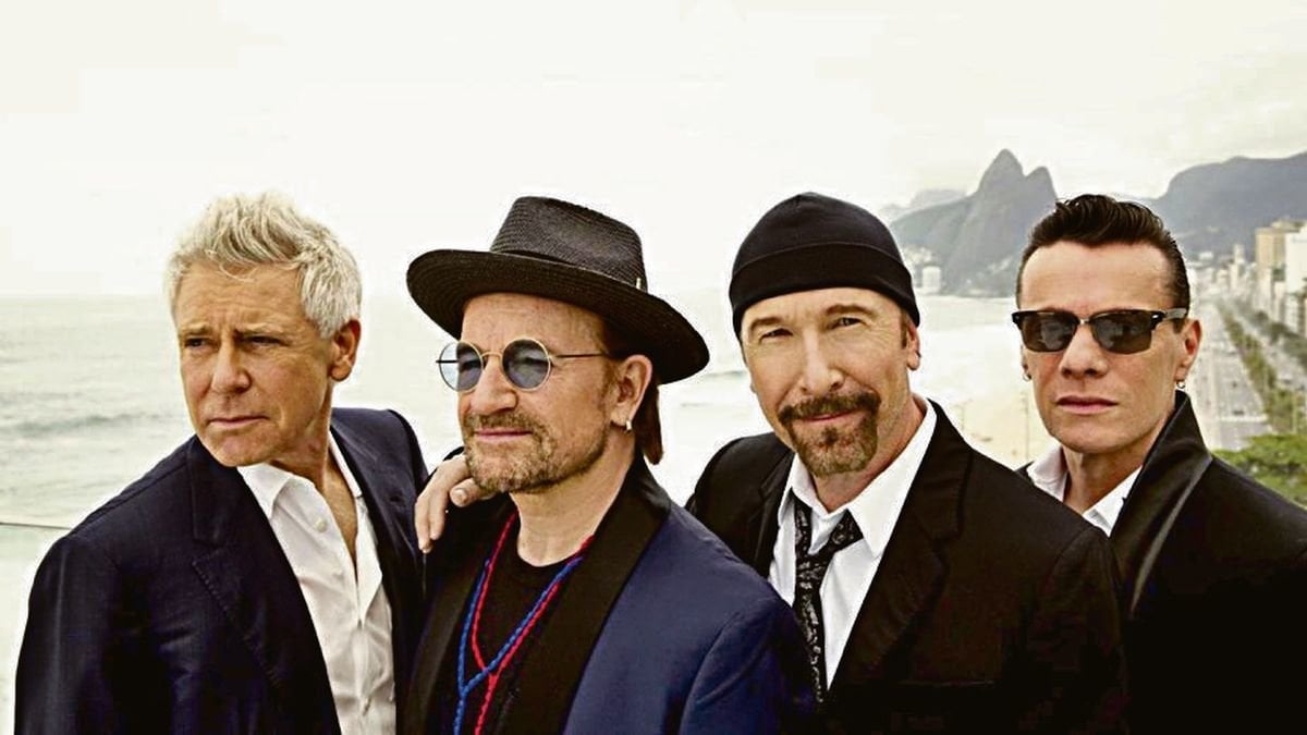 La banda de rock irlandesa U2, liderada por Bono.