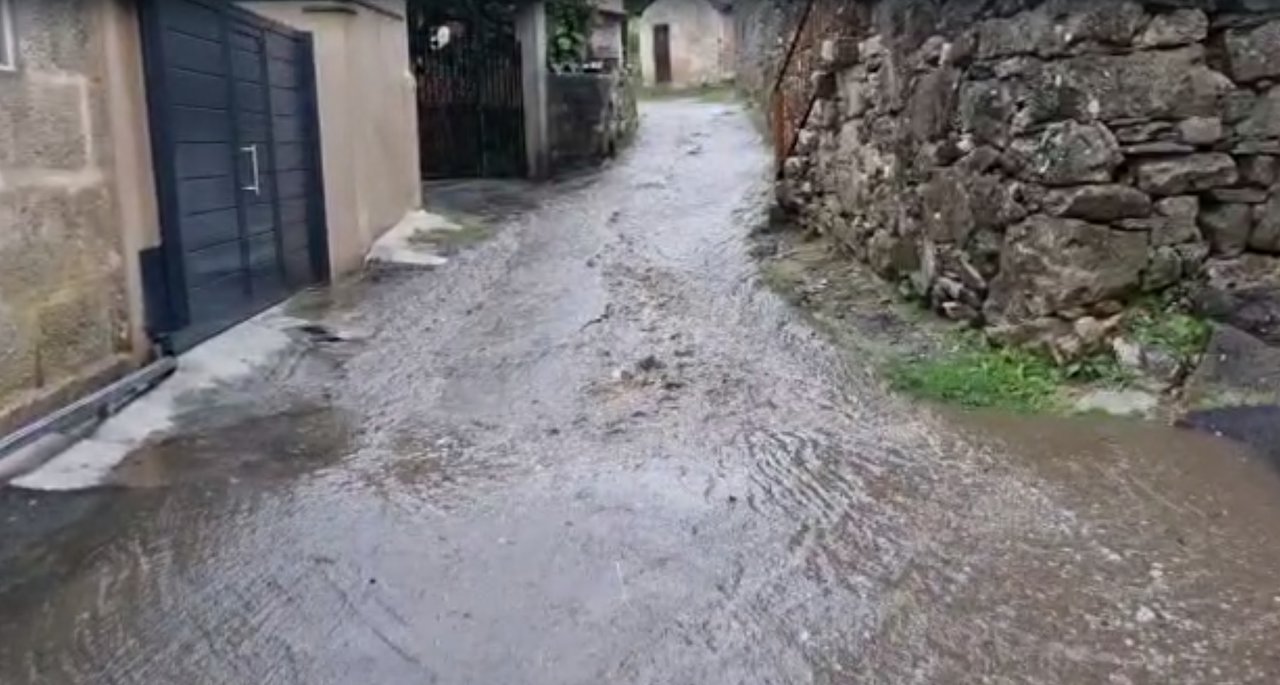 Calle de Barón ( Carballiño) inundada.