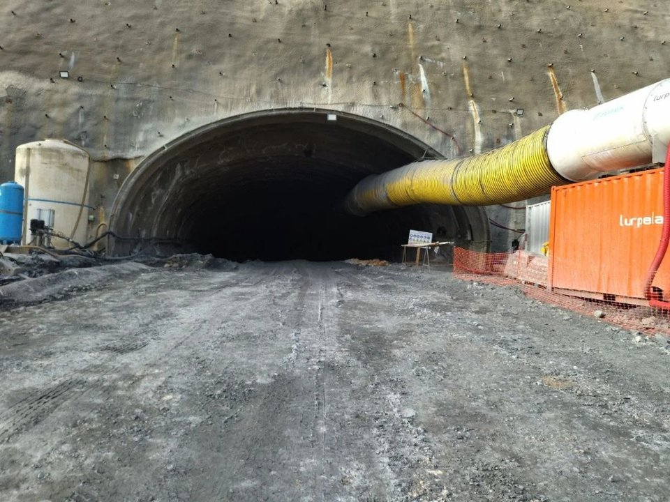 Boca del túnel de la futura circunvalación de O Barco.