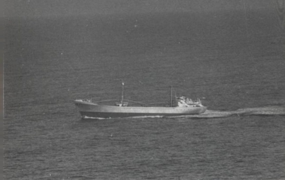 Unha das poucas fotos que se conservan do “Sierra Bermeja” (1958), publicada pola revista “Noticias Marítimas”.