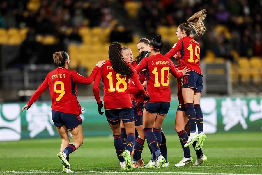 Las jugadoras de España celebran uno de los goles ante Costa Rica (EFE).