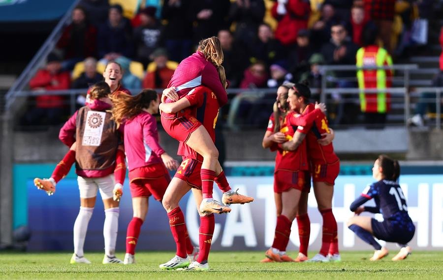 Las jugadoras de España celebran el pase a la semifinal en el Mundial (Foto: EFE).