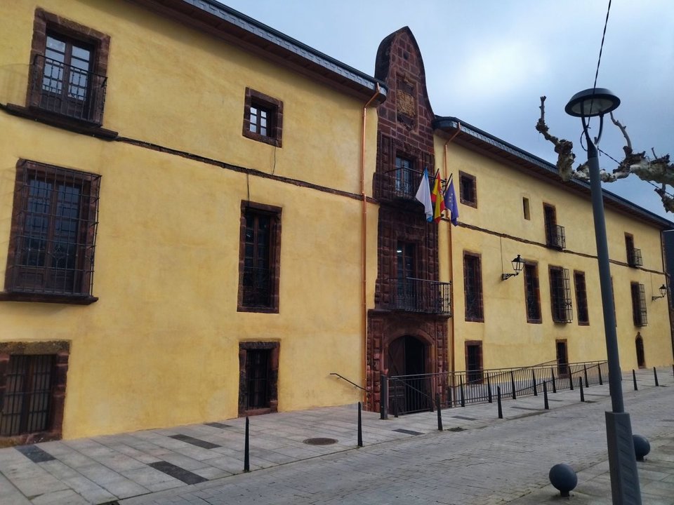 Fachada principal de la Casa Grande de Viloira, en O Barco.