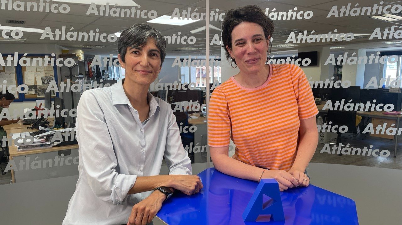 María Gómez e Verónica Salgueiriño, na súa visita ao plató de Atlántico TV.