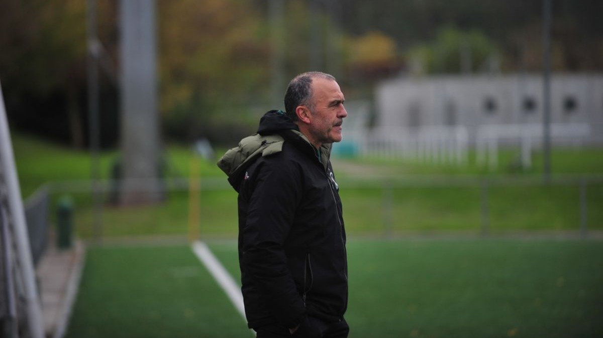 El técnico del Allariz, Jorge Regal, durante el partido contra el Atios del pasado miércoles.