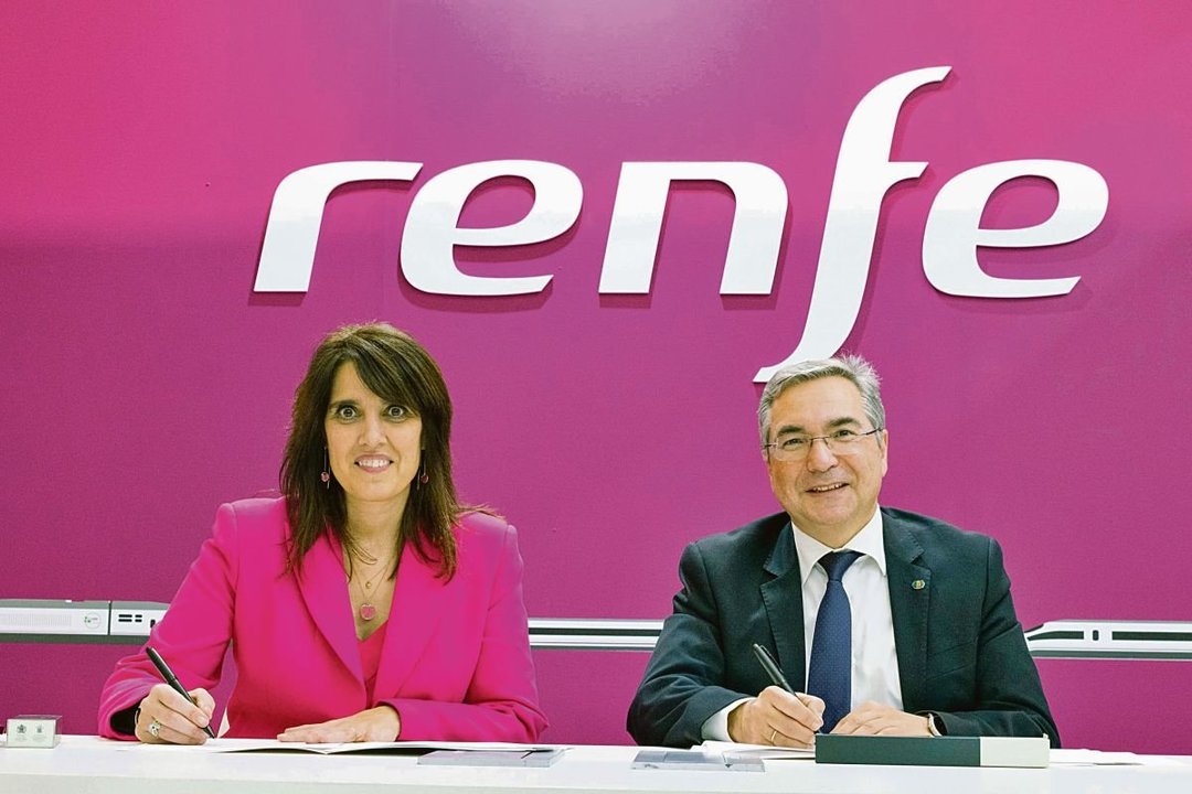 El presidente de la Diputación de Ourense, Luis Menor, en la firma del convenio de termalismo social con Renfe, en Fitur 2024.