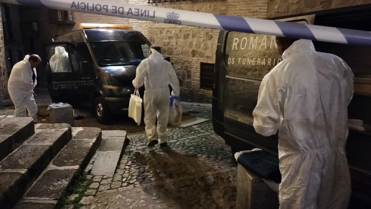 Cordón policial tras la aparición de cuatro cadáveres en Toledo (EP).