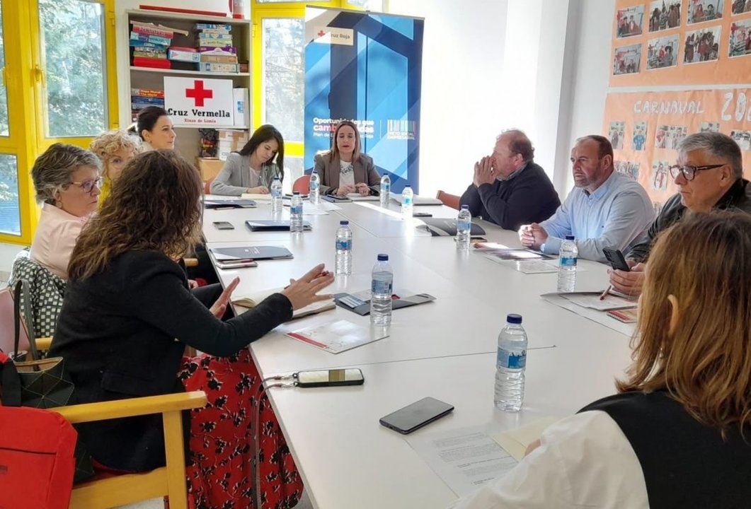 La sede de Cruz Roja en A Limia acogió ayer una mesa de diálogo empresarial