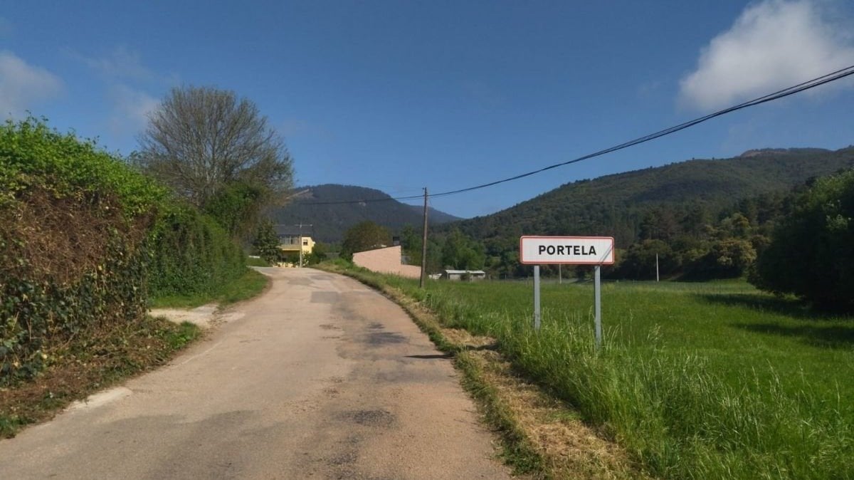 Carretera principal de A Portela, Vilamartín (foto: J.C.)